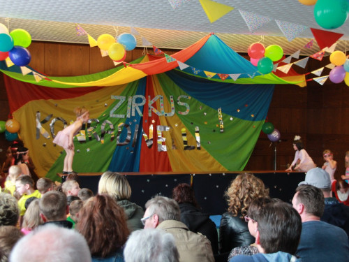  Frühlingsfest Zirkusvorstellung Einweihung des Spielplatzes – Foto 45