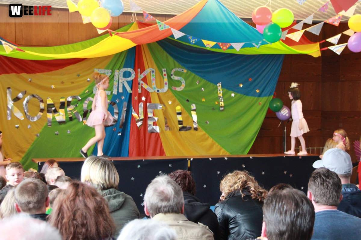  Frühlingsfest Zirkusvorstellung Einweihung des Spielplatzes