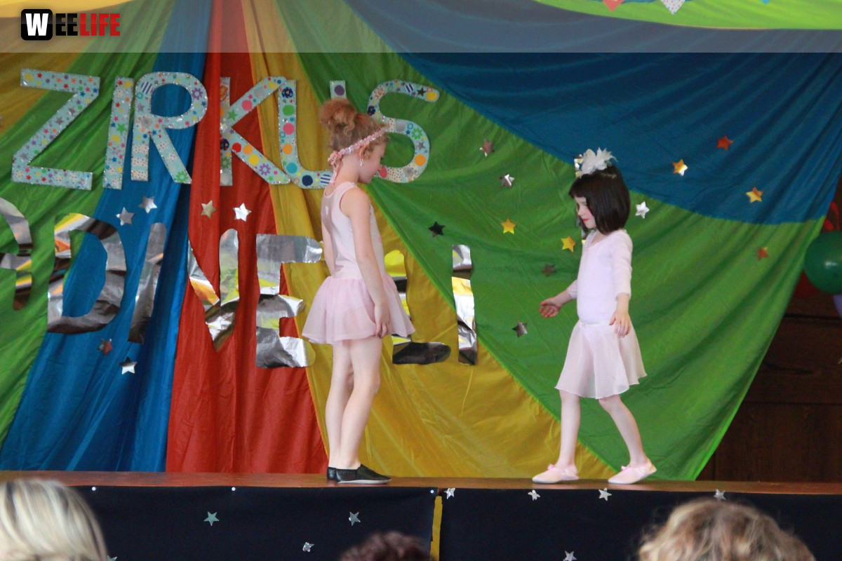  Frühlingsfest Zirkusvorstellung Einweihung des Spielplatzes