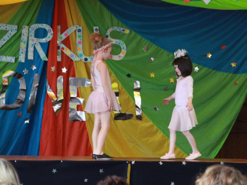  Frühlingsfest Zirkusvorstellung Einweihung des Spielplatzes – Foto 47