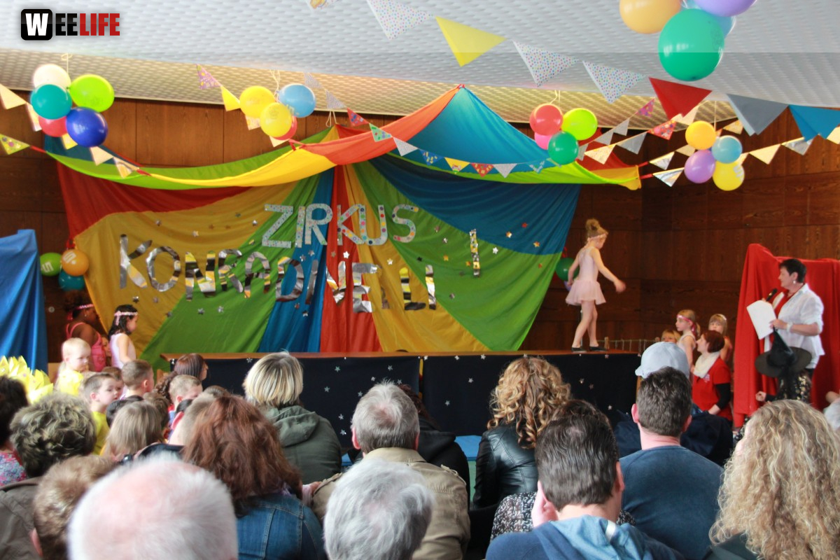  Frühlingsfest Zirkusvorstellung Einweihung des Spielplatzes