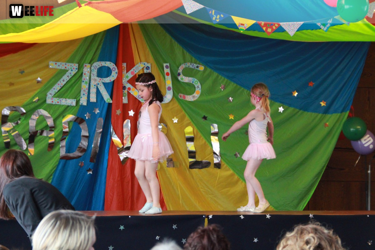  Frühlingsfest Zirkusvorstellung Einweihung des Spielplatzes