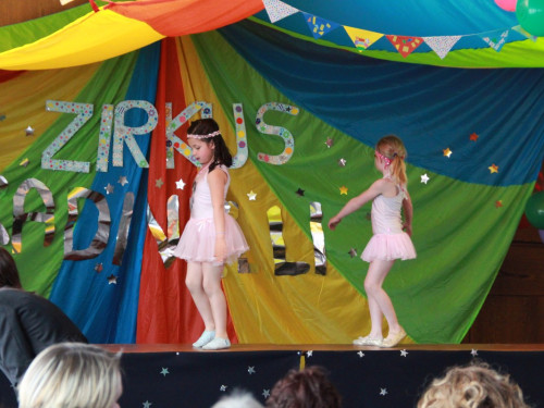  Frühlingsfest Zirkusvorstellung Einweihung des Spielplatzes – Foto 50