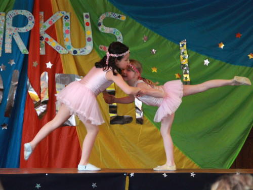  Frühlingsfest Zirkusvorstellung Einweihung des Spielplatzes – Foto 51