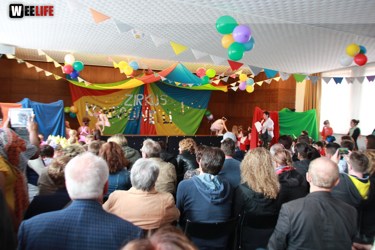  Frühlingsfest Zirkusvorstellung Einweihung des Spielplatzes