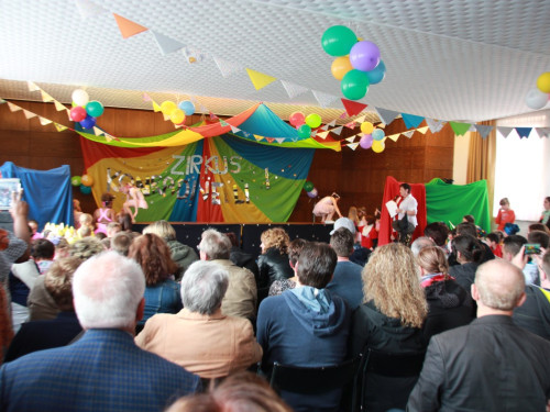  Frühlingsfest Zirkusvorstellung Einweihung des Spielplatzes – Foto 52