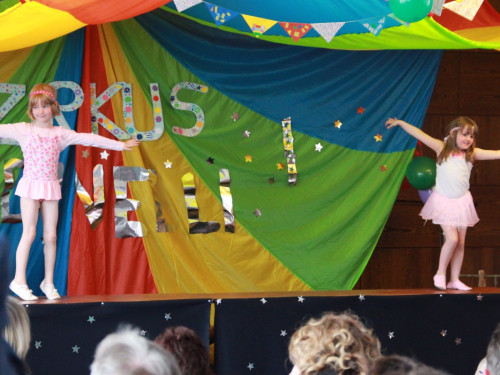  Frühlingsfest Zirkusvorstellung Einweihung des Spielplatzes – Foto 55