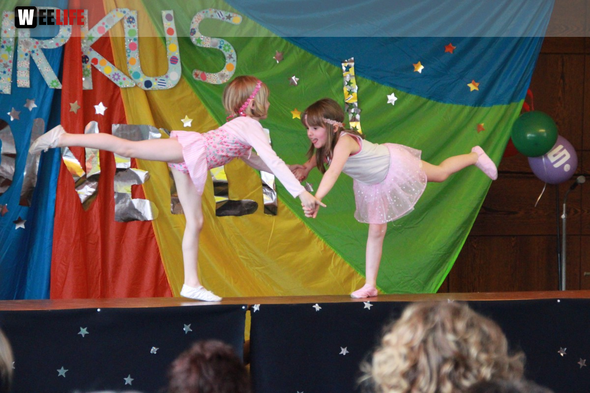  Frühlingsfest Zirkusvorstellung Einweihung des Spielplatzes