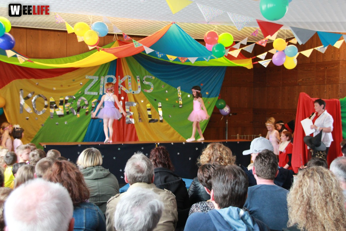  Frühlingsfest Zirkusvorstellung Einweihung des Spielplatzes