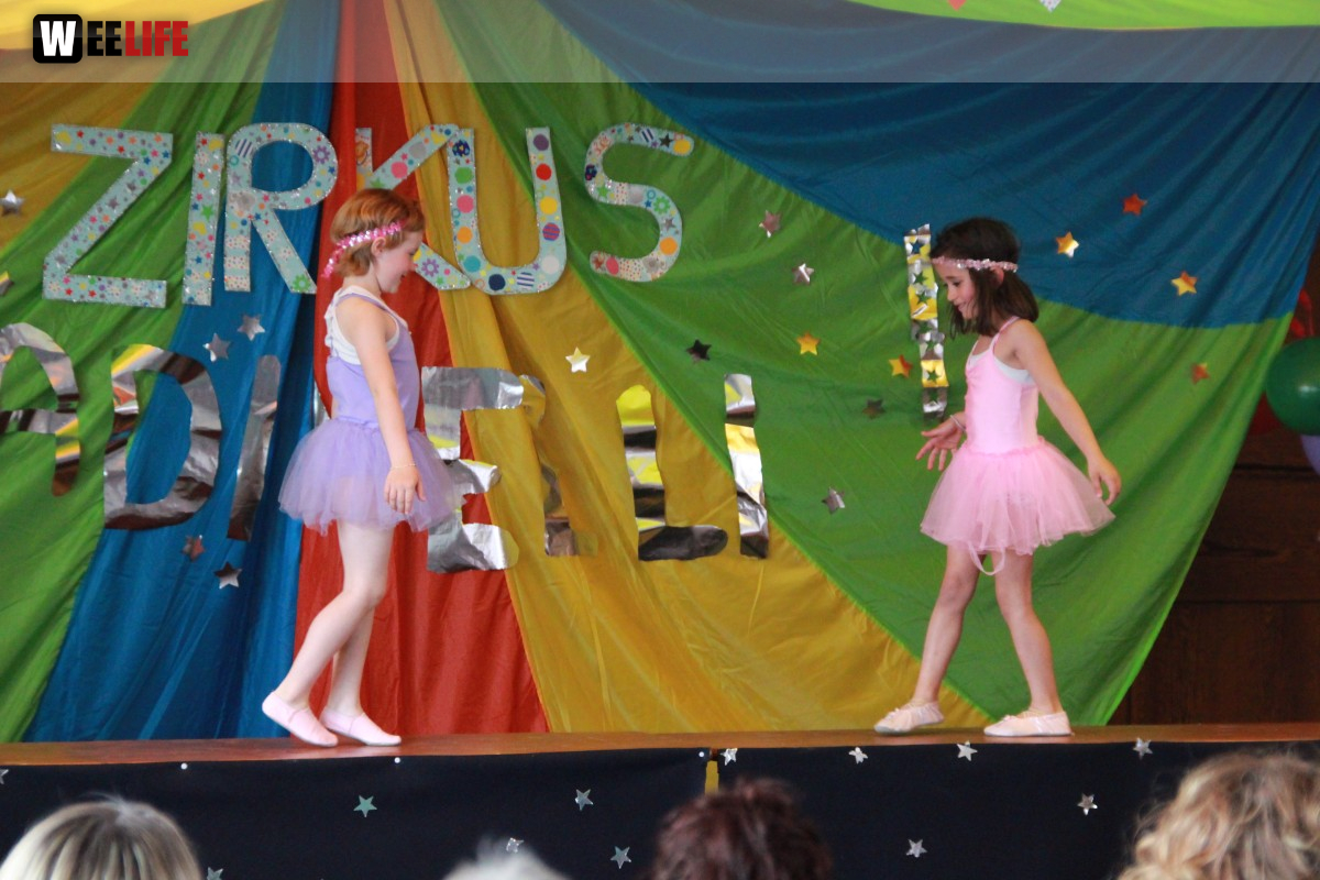  Frühlingsfest Zirkusvorstellung Einweihung des Spielplatzes