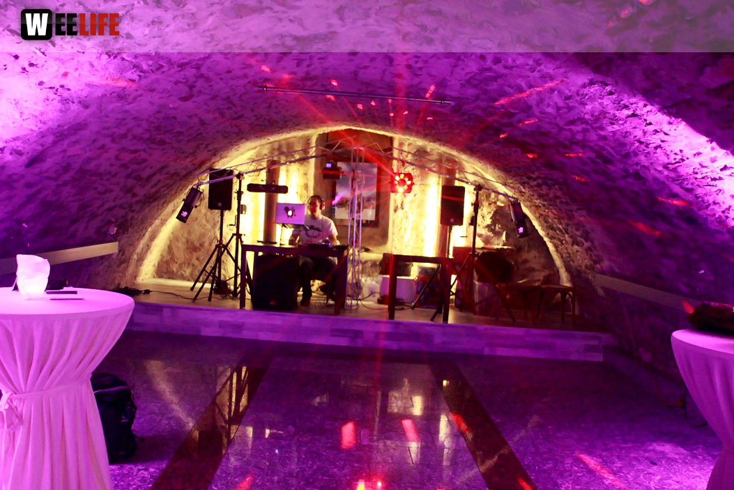 Meinel Weißbierparty Schwarz-Weiß mit DJ Chris Mü