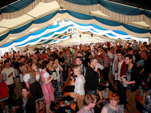 Schlappentag Festbetrieb Abends mit Aischzeit – Foto 18