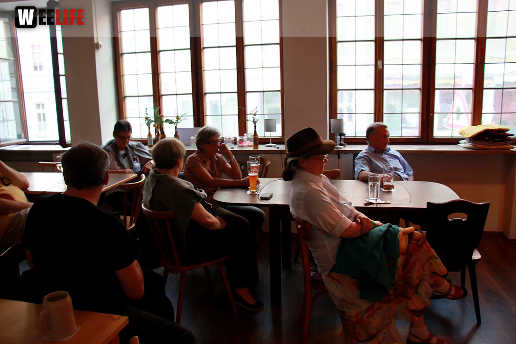 G7 Kunstperfomence mit Roland Spranger