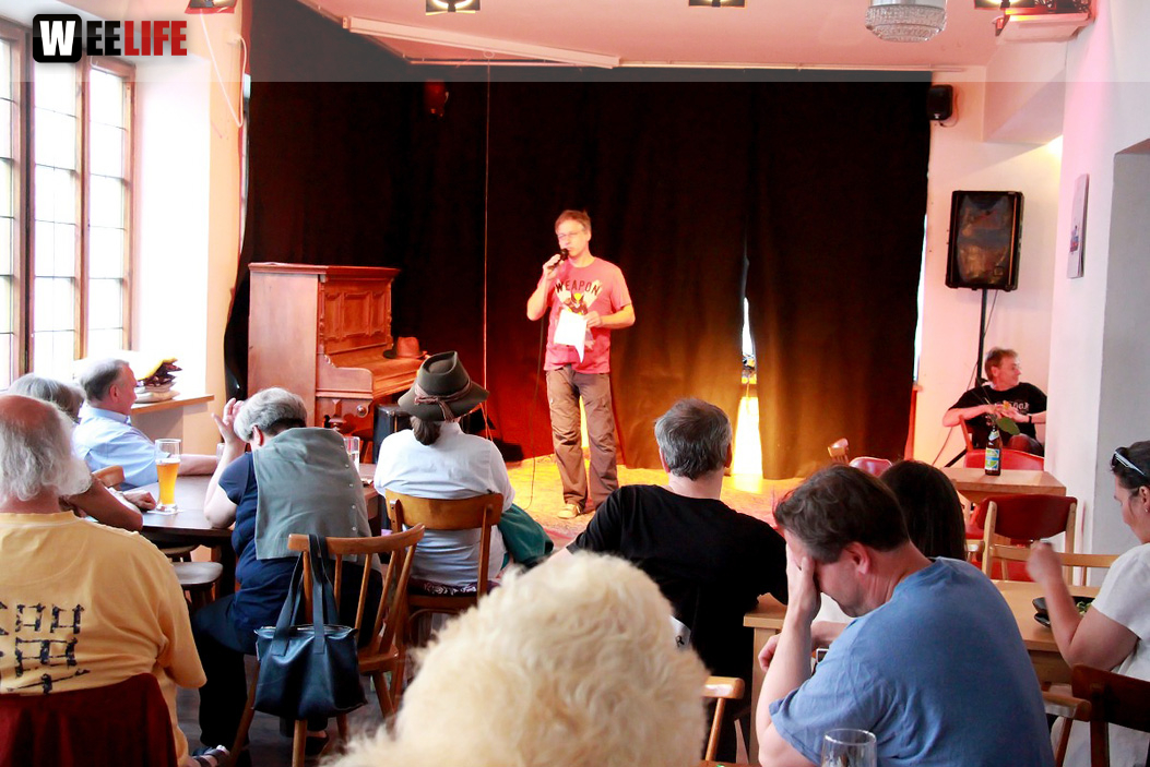 G7 Kunstperfomence mit Roland Spranger