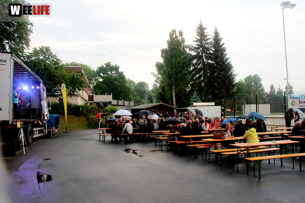 InnenHofKonzert Route No.9 Eisteich Bite the Beagle Angerschule 11.6.2015