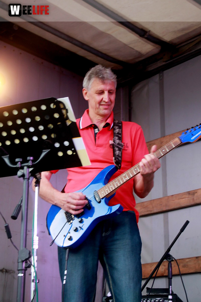 InnenHofKonzert Route No.9 Eisteich Bite the Beagle Angerschule 11.6.2015
