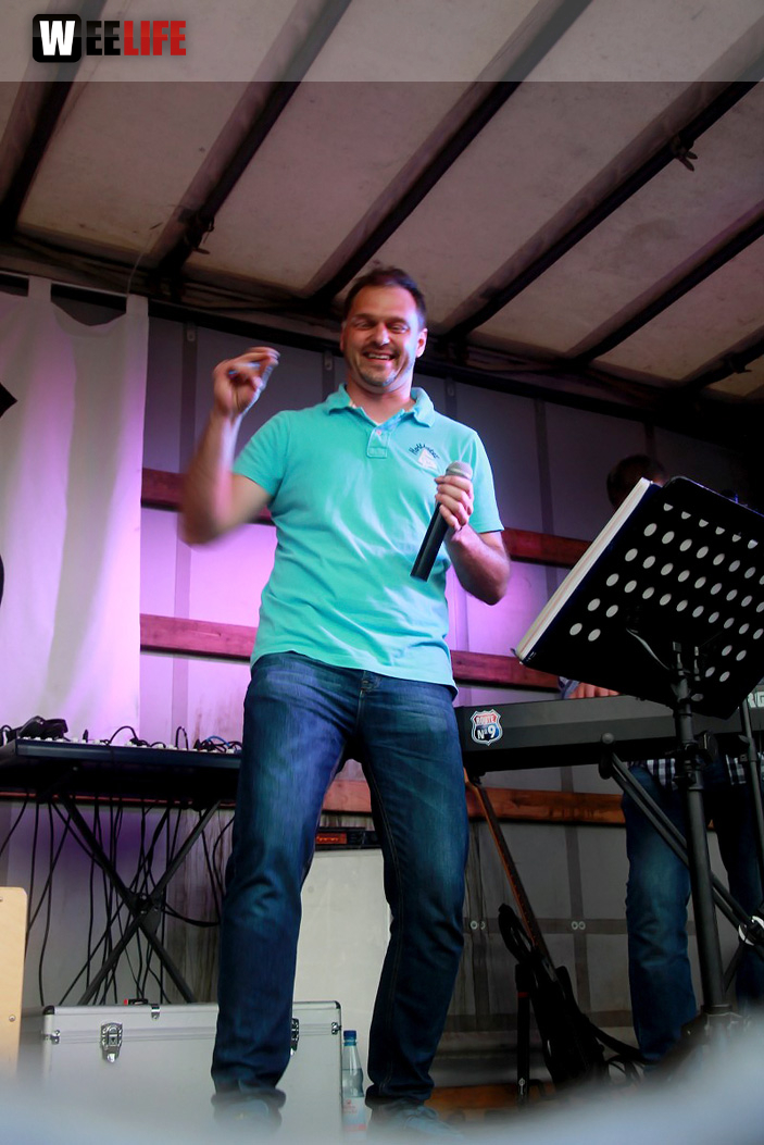 InnenHofKonzert Route No.9 Eisteich Bite the Beagle Angerschule 11.6.2015