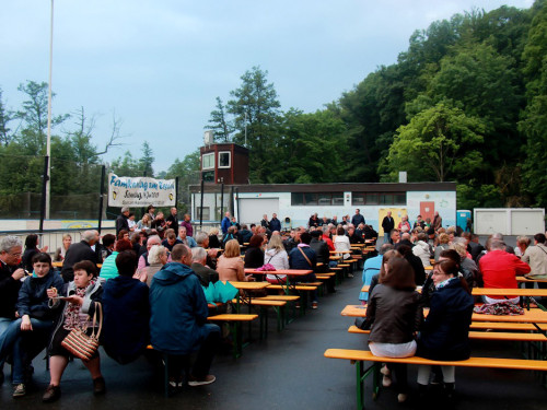 InnenHofKonzert Route No.9 Eisteich Bite the Beagle Angerschule 11.6.2015 – Foto 12