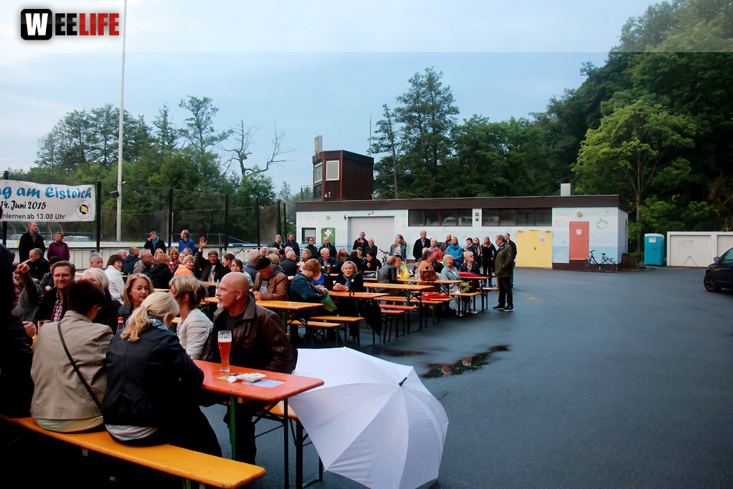 InnenHofKonzert Route No.9 Eisteich Bite the Beagle Angerschule 11.6.2015