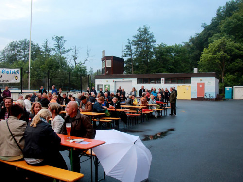 InnenHofKonzert Route No.9 Eisteich Bite the Beagle Angerschule 11.6.2015 – Foto 15