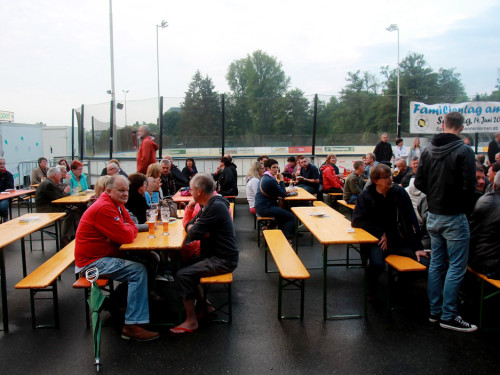 InnenHofKonzert Route No.9 Eisteich Bite the Beagle Angerschule 11.6.2015 – Foto 16