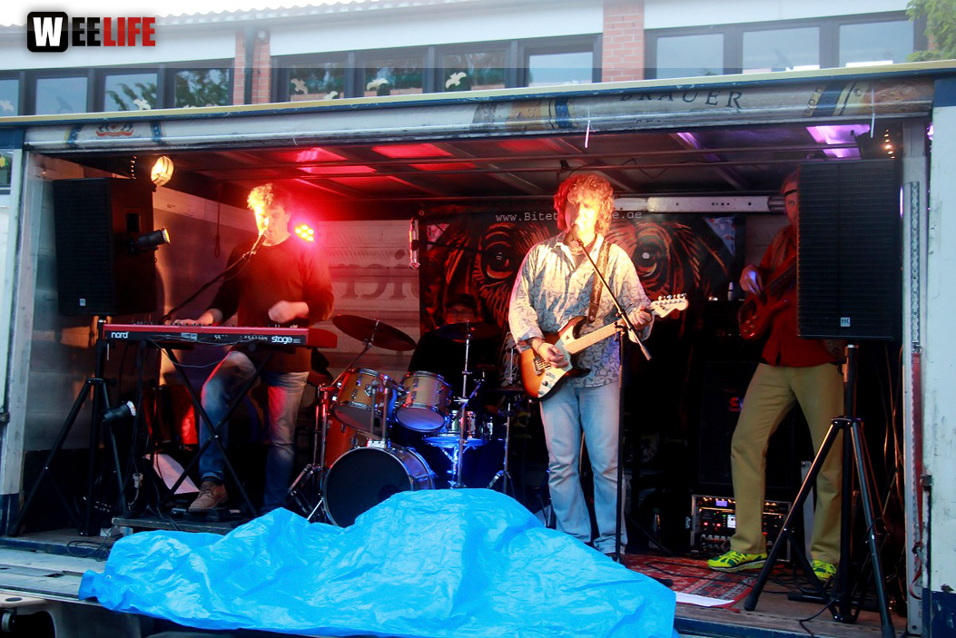 InnenHofKonzert Route No.9 Eisteich Bite the Beagle Angerschule 11.6.2015