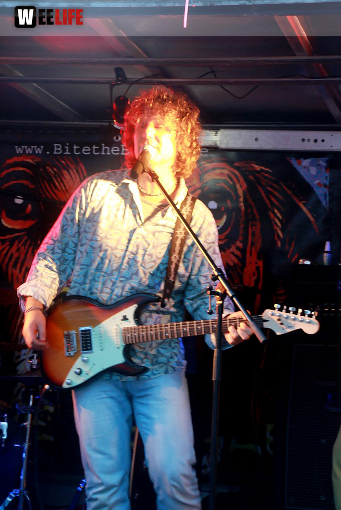 InnenHofKonzert Route No.9 Eisteich Bite the Beagle Angerschule 11.6.2015