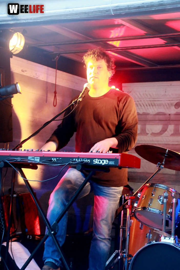 InnenHofKonzert Route No.9 Eisteich Bite the Beagle Angerschule 11.6.2015
