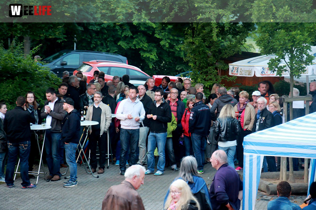InnenHofKonzert Route No.9 Eisteich Bite the Beagle Angerschule 11.6.2015