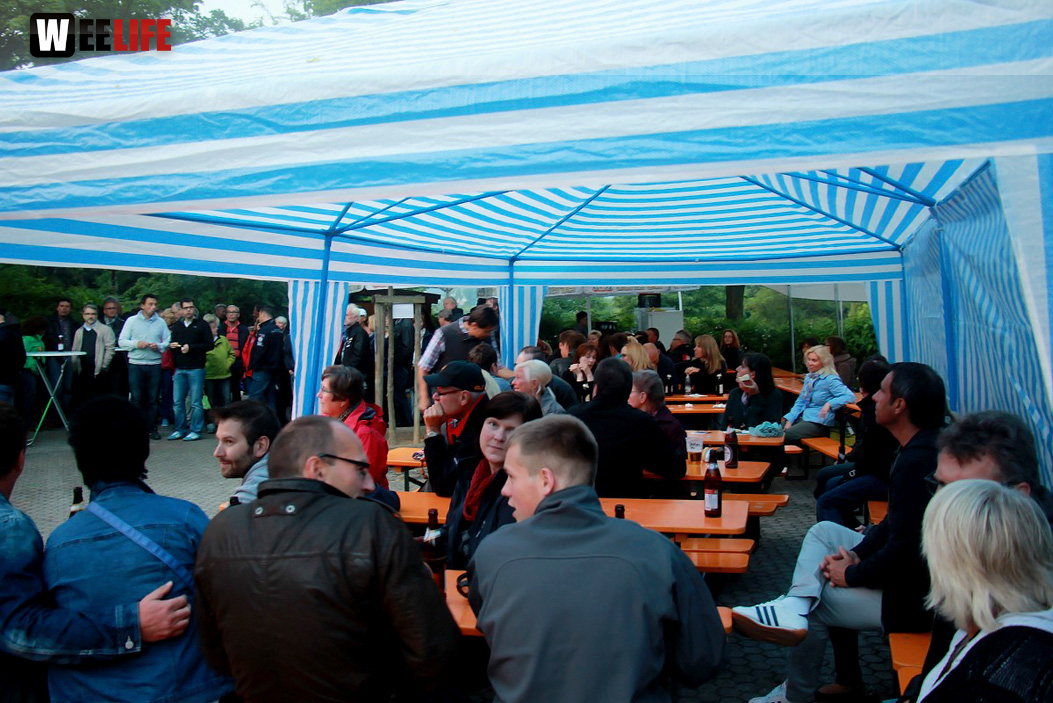 InnenHofKonzert Route No.9 Eisteich Bite the Beagle Angerschule 11.6.2015