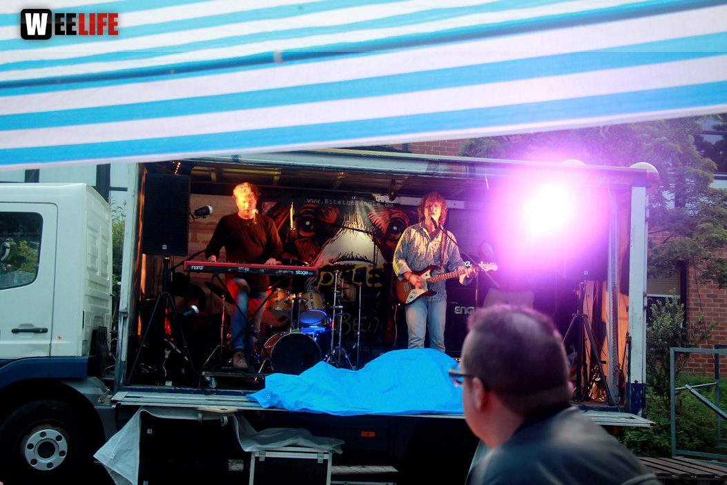 InnenHofKonzert Route No.9 Eisteich Bite the Beagle Angerschule 11.6.2015