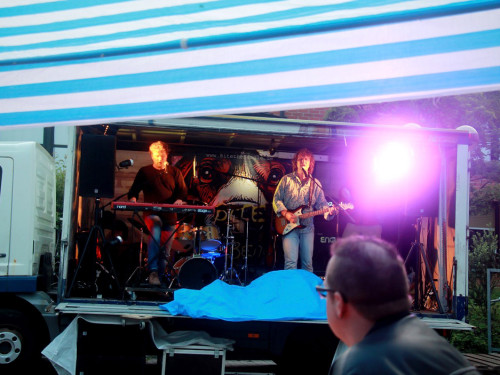 InnenHofKonzert Route No.9 Eisteich Bite the Beagle Angerschule 11.6.2015 – Foto 34