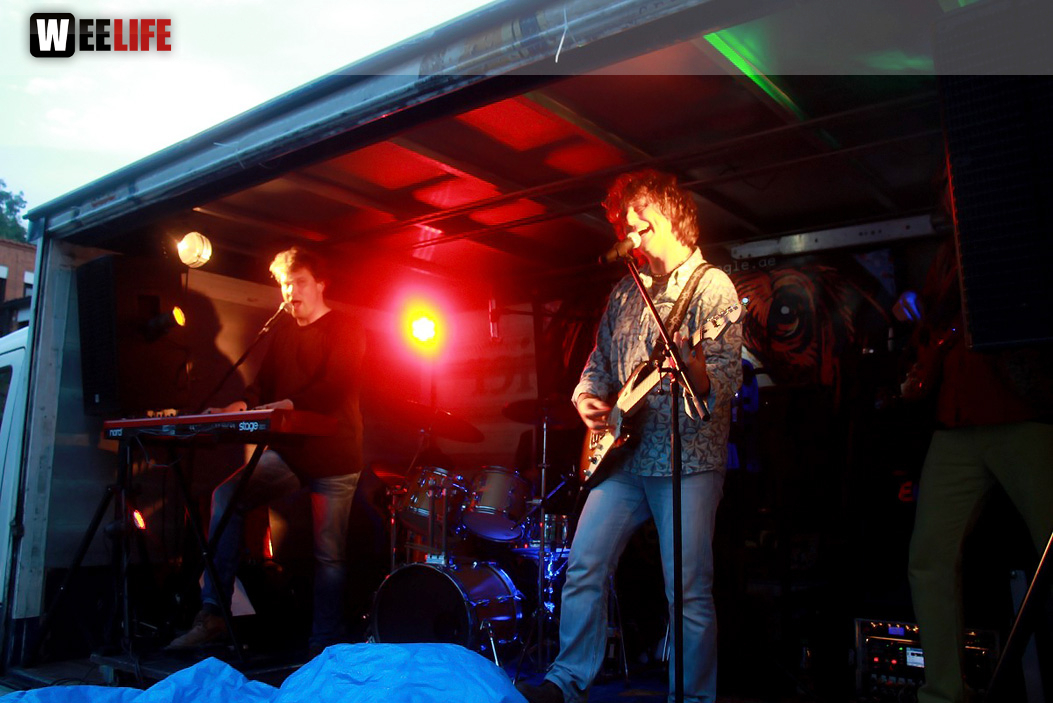InnenHofKonzert Route No.9 Eisteich Bite the Beagle Angerschule 11.6.2015