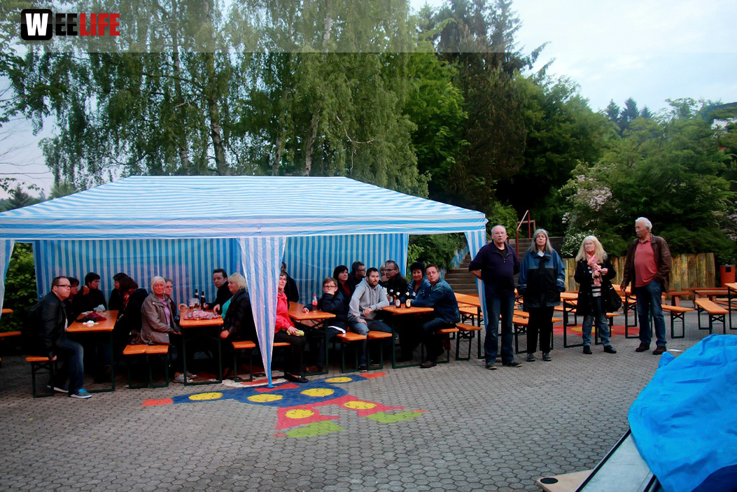 InnenHofKonzert Route No.9 Eisteich Bite the Beagle Angerschule 11.6.2015
