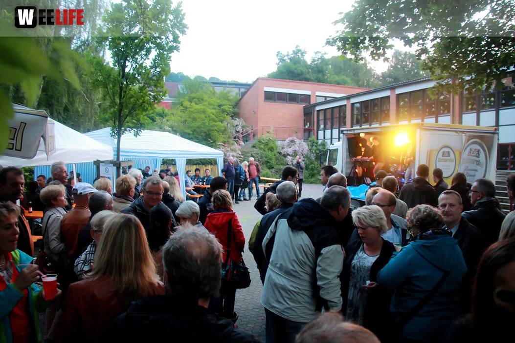 InnenHofKonzert Route No.9 Eisteich Bite the Beagle Angerschule 11.6.2015