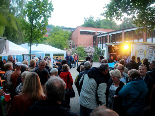 InnenHofKonzert Route No.9 Eisteich Bite the Beagle Angerschule 11.6.2015 – Foto 38