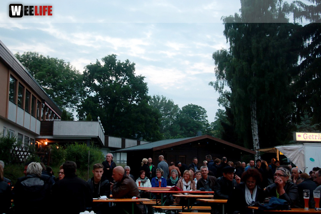 InnenHofKonzert Route No.9 Eisteich Bite the Beagle Angerschule 11.6.2015