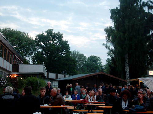 InnenHofKonzert Route No.9 Eisteich Bite the Beagle Angerschule 11.6.2015 – Foto 39