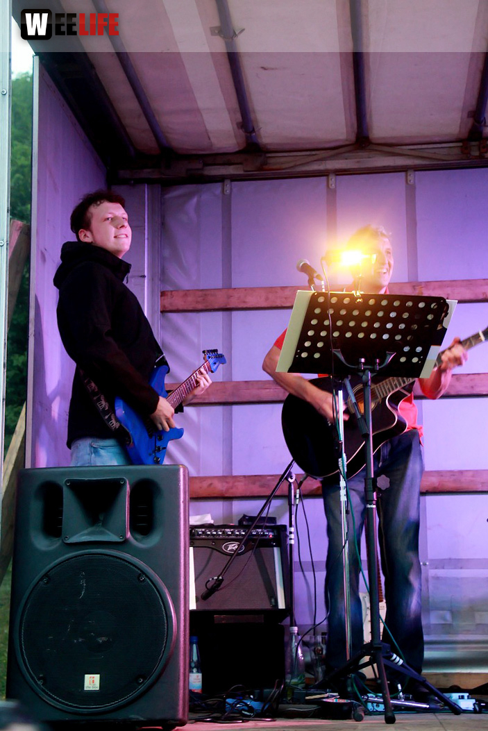 InnenHofKonzert Route No.9 Eisteich Bite the Beagle Angerschule 11.6.2015