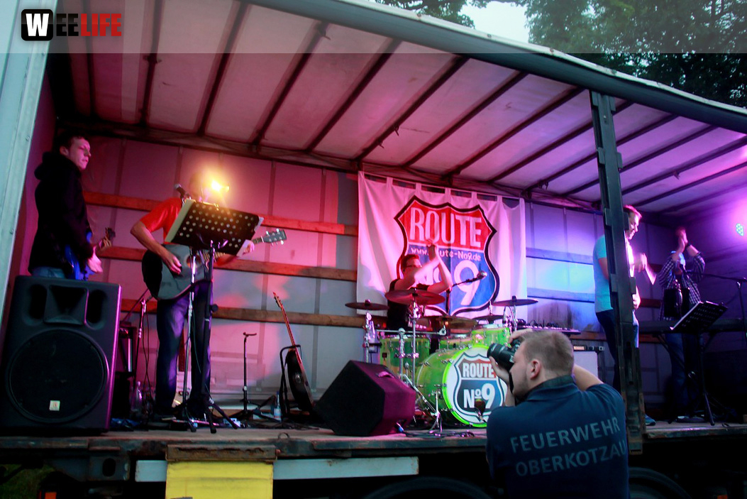 InnenHofKonzert Route No.9 Eisteich Bite the Beagle Angerschule 11.6.2015