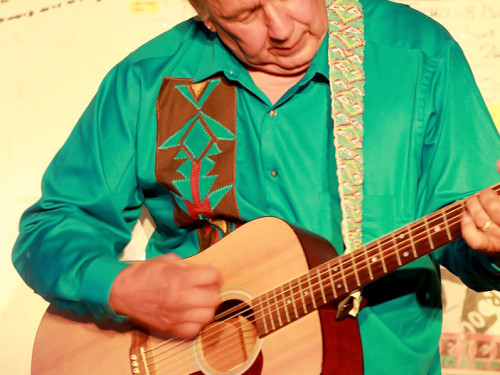 Konzert Mitch Walking Elk Wade Fernandez – Foto 11