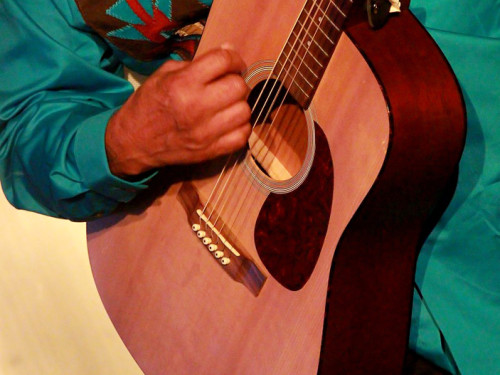 Konzert Mitch Walking Elk Wade Fernandez – Foto 12