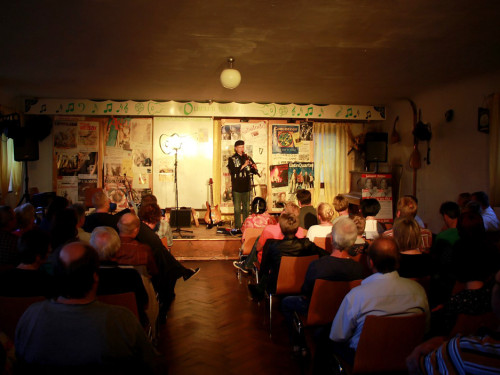 Konzert Mitch Walking Elk Wade Fernandez – Foto 18