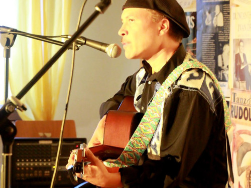Konzert Mitch Walking Elk Wade Fernandez – Foto 23