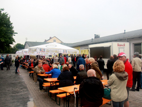 Innenhofkonzert Moschendorf Goller & Götz Wookyvegas Old\'s cool – Foto 2