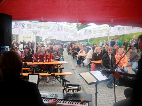 Innenhofkonzert Moschendorf Goller & Götz Wookyvegas Old\'s cool – Foto 14