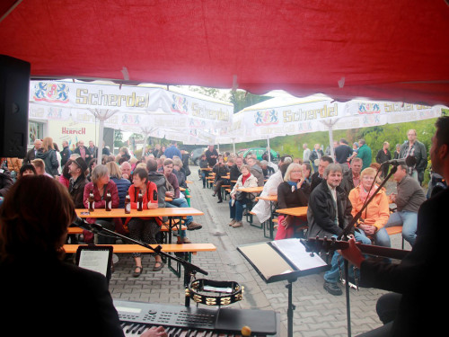 Innenhofkonzert Moschendorf Goller & Götz Wookyvegas Old\'s cool – Foto 15