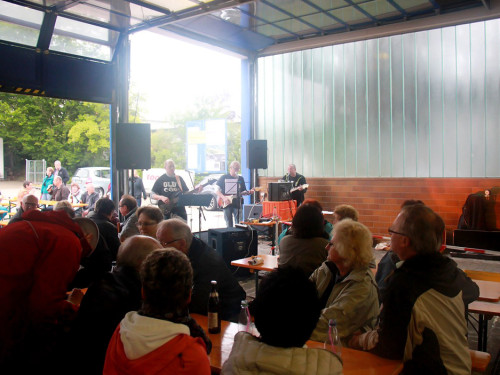 Innenhofkonzert Moschendorf Goller & Götz Wookyvegas Old\'s cool – Foto 31