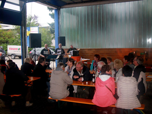 Innenhofkonzert Moschendorf Goller & Götz Wookyvegas Old\'s cool – Foto 51