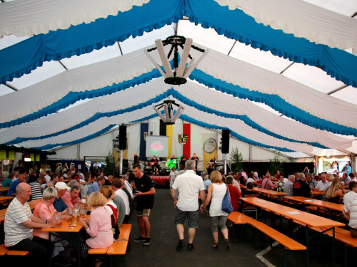 Heimat und  Wiesenfest Oberkotzau mit Fellow Rovers – Foto 44